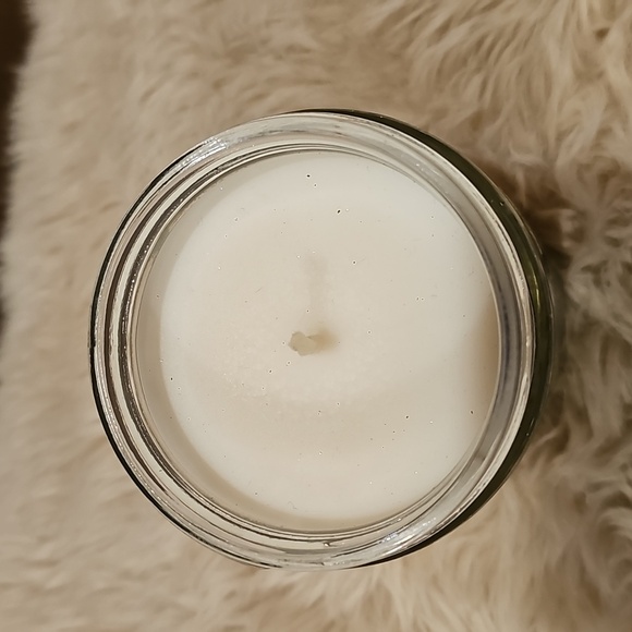 Bath & Body Works Vanilla Bean Noel Scented Candle 7 oz Single Wick - Picture 3 of 4